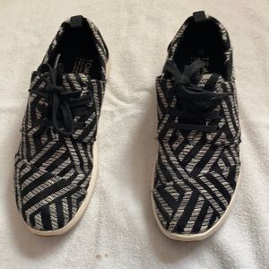 Toms tennis shoes